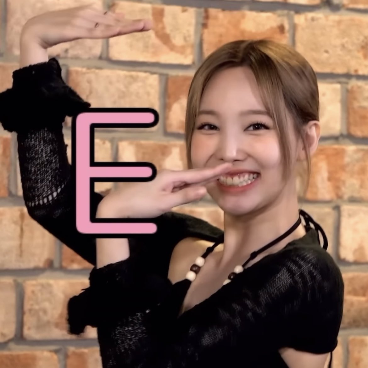 imnayeonarchive's tweet photo. L.O.V.E https://t.co/2OFTyGJkR9