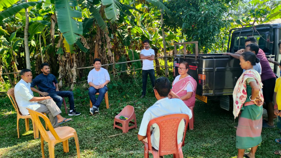 dckokrajhar's tweet photo. In observance of #GoodGovernanceWeek, officials of District Administration Kokrajhar are working towards redressal of JJM related grievances. #SushasanSaptah2022 #PrashasanGaonKiAur 
@PMOIndia 
@DrJitendraSingh 
@DARPG_GoI 
@PIB_India https://t.co/iRhtWTEpbA