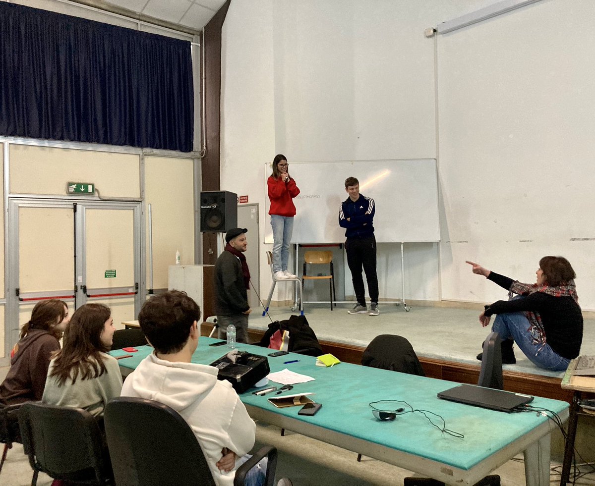 marcobigozzi's tweet photo. 🫶🏻 Si torna a scuola!

🤳🏻 Oggi abbia incontrato un gruppo di studenti dell’istituto #Fossombroni di #Grosseto per parlare di #comunicazione: come si costruisce un testo, che differenza c’è tra una news e un comunicato stampa e come si cercano le informazioni.
#ufficiostampa https://t.co/rXndcOTUrw