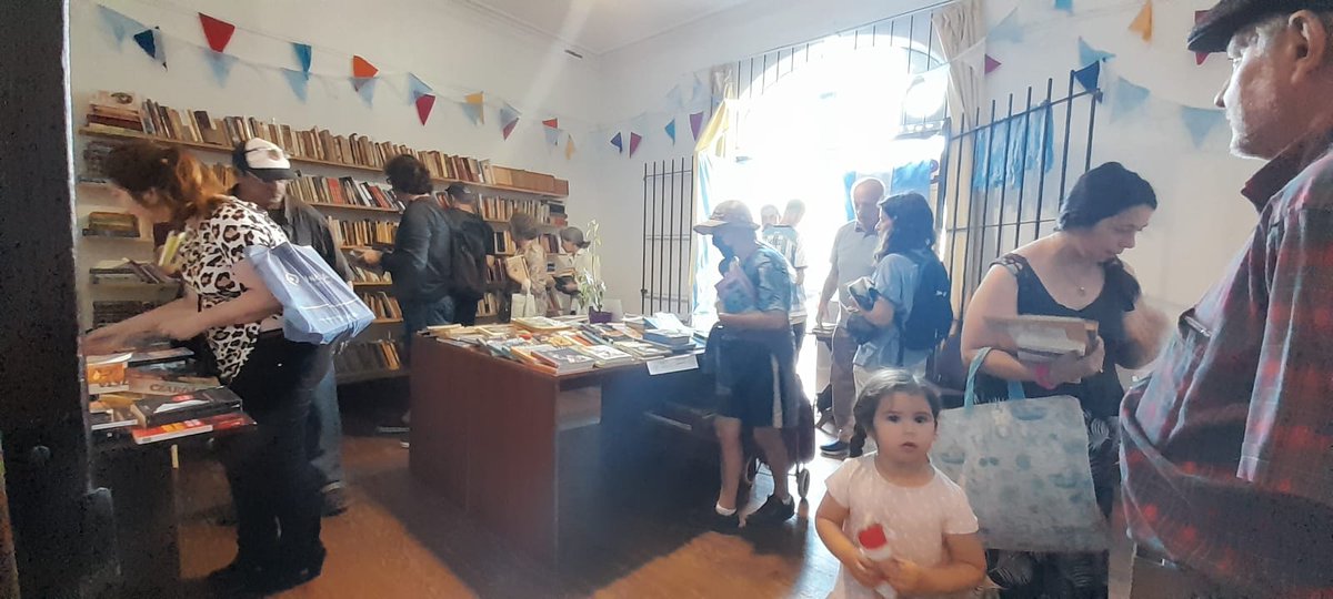 CasadeVeinte's tweet photo. 📚🌞🏠No paramos de recibir lectores en nuestra casa👏👏👏
Te esperamos hasta las 19hs en Casa de 20, (20 de Septiembre 1744)
#SiembradeLibrosMDP
#LibroBuscaLector
#ONGCasadeVeinte https://t.co/8ttFfVwPMr