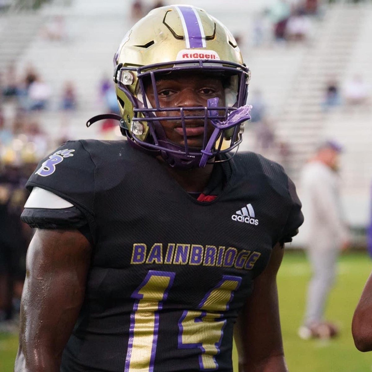 AmariRoss2023's tweet photo. My name is Amari Ross I’m a 6’1 200 pound Linebacker/SS/DE I currently have 3 offers but my recruitment is still 100% open my senior highlights are posted here is my junior ones🙏🏾 https://t.co/ICDovgKHC0 @TNewamn  @Coach_Dixon1855  @CoachNesmithVUL @UC_Recruiting @RecruitGeorgia https://t.co/n12XBCF9pp