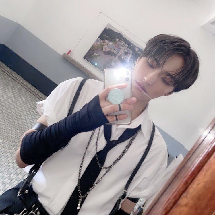 🖤📸

#ATSD #AtinySelcaDay #SEONGHWA #성화 #ATEEZ #에이티즈 <a href="/ATEEZofficial/">ATEEZ(에이티즈)</a>