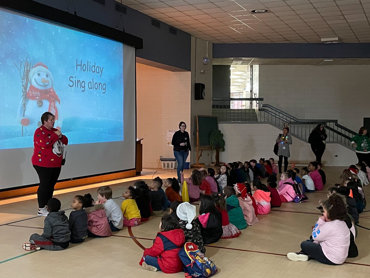 hickoryschools's tweet photo. Holiday schoolwide sing-along at Southwest Primary on Tuesday, December 20th. 🎄🎅 @Southwest_HPS https://t.co/RayulXPXwv