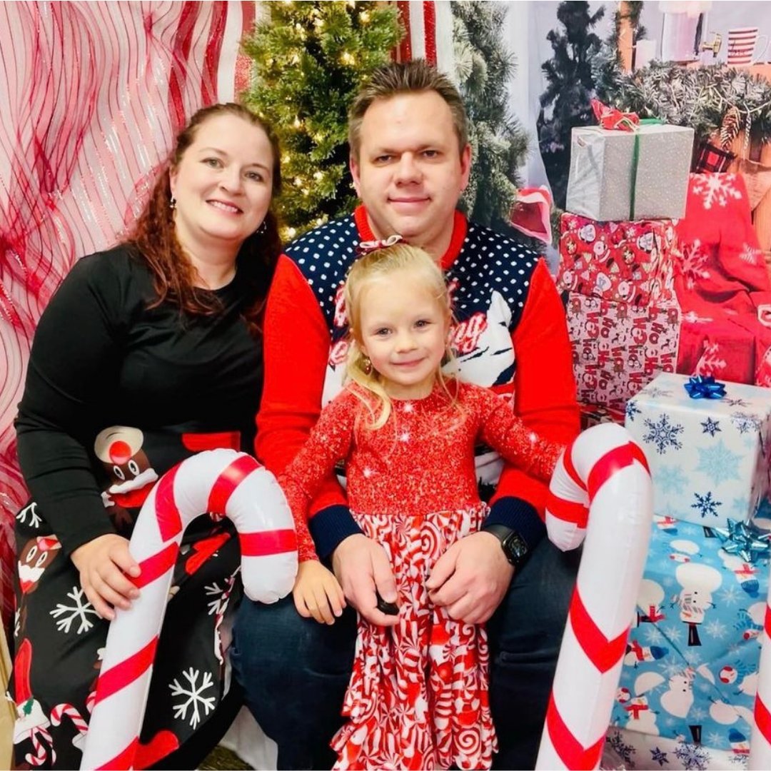 Have family visiting for the holidays and stuck with what there’s to do in Regina? Bring the fam down to the boutique and take some festive photos in our holiday themed rooms!

#selfiemuseum #YQR #thingstodoinregina #christmas #visitregina #family