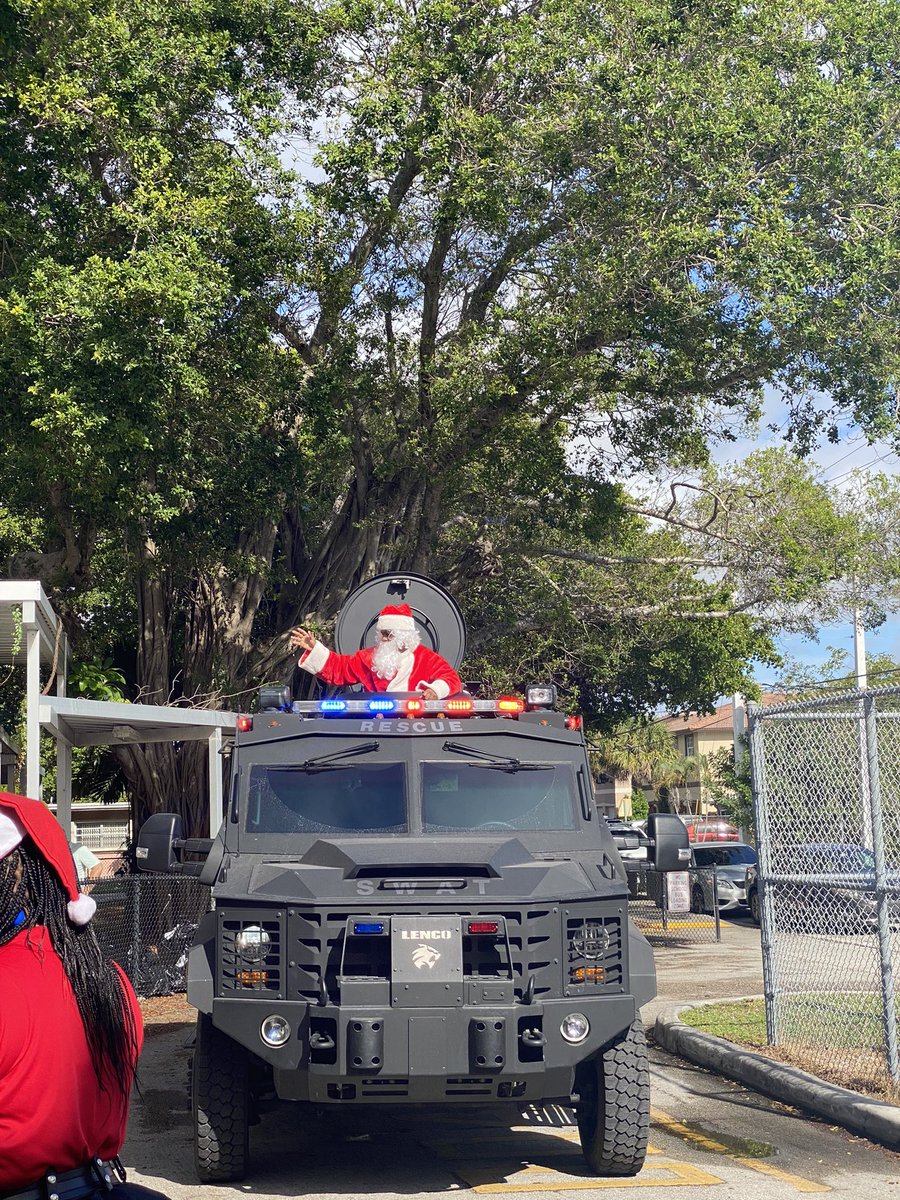 HeilangePorcena's tweet photo. Thank you Ft. Lauderdale Black Police officers Association (BPOA)! Christmas came early for every single student at NSE! Santa even came in a SWAT truck! @ftlauderdalepd @FTLCityNews @browardschools @BcpsCentral_ @NorthSideNSE #CommunityInvolvement #HolidayMemory https://t.co/IvySe0nPXy