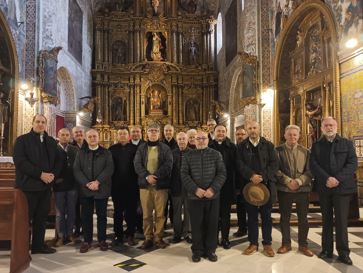 UniCurasSevilla's tweet photo. En el día de hoy, 21 de diciembre, hemos celebrado nuestro Encuentro de Navidad. Con una visita al Real Monasterio de S. Clemente y posterior almuerzo. Agradecemos a D. Joaquín de la Peña la explicación histórico-artística del mismo y a las monjas cistercienses su acogida. https://t.co/zMCxofXCNV