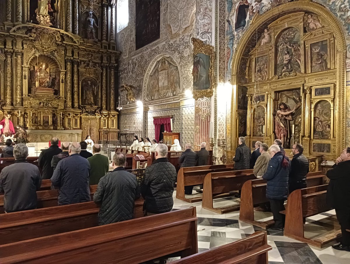 UniCurasSevilla's tweet photo. En el día de hoy, 21 de diciembre, hemos celebrado nuestro Encuentro de Navidad. Con una visita al Real Monasterio de S. Clemente y posterior almuerzo. Agradecemos a D. Joaquín de la Peña la explicación histórico-artística del mismo y a las monjas cistercienses su acogida. https://t.co/zMCxofXCNV