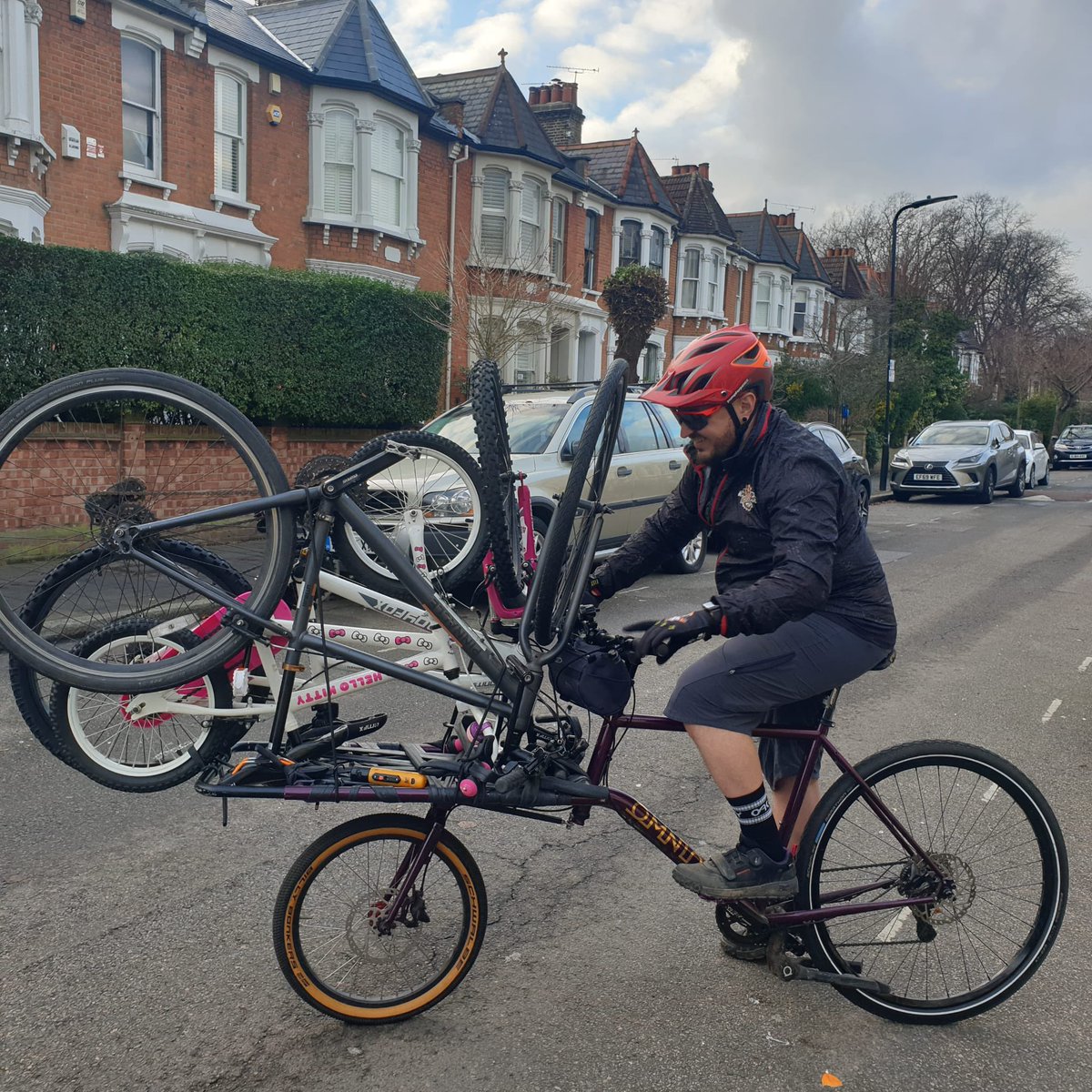 Just collected some bikes for <a href="/c86erz/">Verral Paul-Walcott / c86erz</a>, donated to the network by one of their Insta followers, not Nice through hackney, Desolate dirty streets,mopeds cutting in cycle lanes..traffic on green lanes &amp; down the a10, Ended up sitting in traffic #haringeyLTN  #HACKNEYltn #unwanted