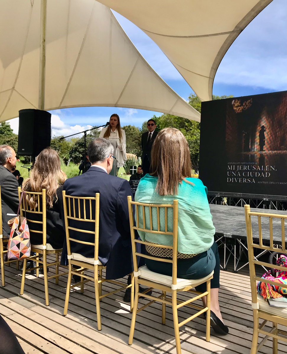 IsraelinCol's tweet photo. #ParaDestacar Así se vivió el evento inaugural del @FMSBogota, con la exposición: Mi Jerusalén, una ciudad diversa, en el centro comercial #CentroChía.
Los invitamos a vivir el festival, visitando la exhibición hasta el 15 Ene🗓️
#navidadesmusicasacra #FIMSAC #NaturalmenteÚnicos https://t.co/C37Fbu7A6A