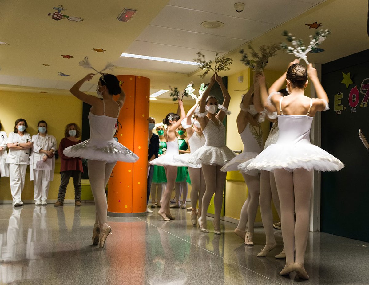 AlclesL's tweet photo. ❣️Gracias a Emmudae - Escuela Municipal de Música, Danza y Artes Escénicas de León y en especial a sus profesores Alberto y Maite; a @danzapiluca y sus niñas por su emotiva actuación y a @lasantonias_es por los Ottos que hemos entregado a los mas peques👏
#donameduladonavida https://t.co/tNOq5Puruf