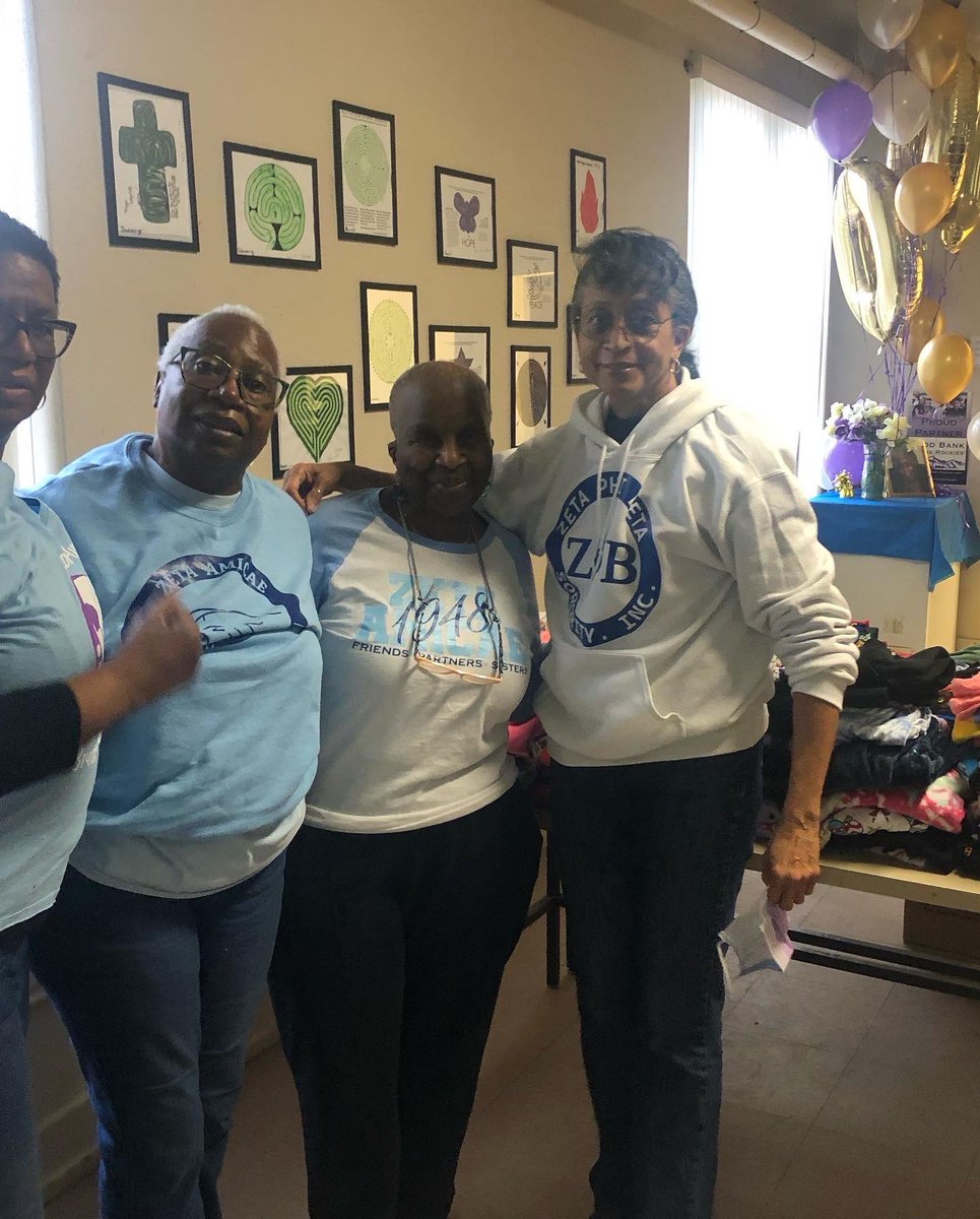 ZPHIBZZZ's tweet photo. The Zetas and Amicae of Zeta Zeta Zeta were able to serve the community this week at the Toys for Tots Christmas Project at Cleaves Memorial CME Church. 💙🤍 #zphib #zetazetazeta #service #embracetheextraordinary https://t.co/4ivCZpjmyG