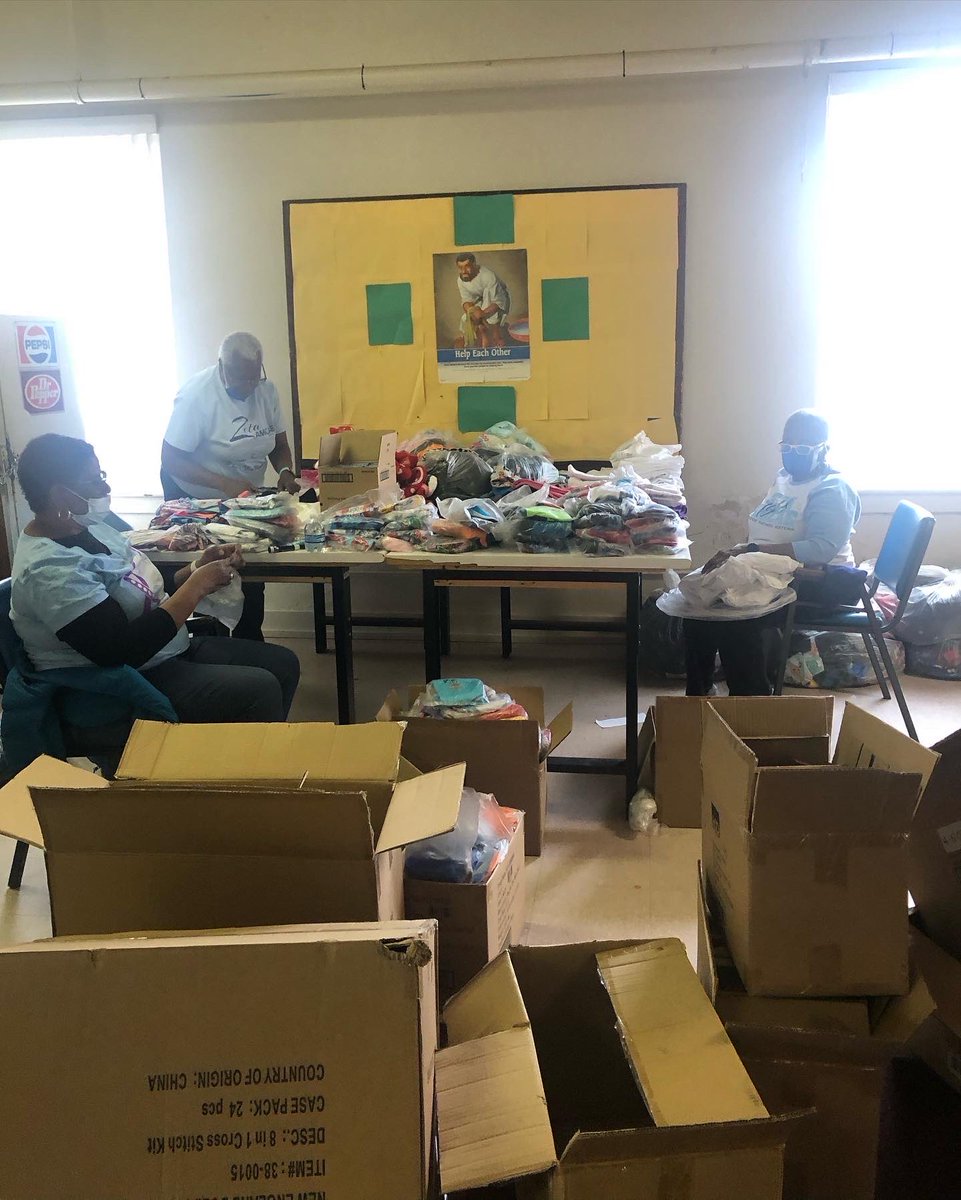 ZPHIBZZZ's tweet photo. The Zetas and Amicae of Zeta Zeta Zeta were able to serve the community this week at the Toys for Tots Christmas Project at Cleaves Memorial CME Church. 💙🤍 #zphib #zetazetazeta #service #embracetheextraordinary https://t.co/4ivCZpjmyG