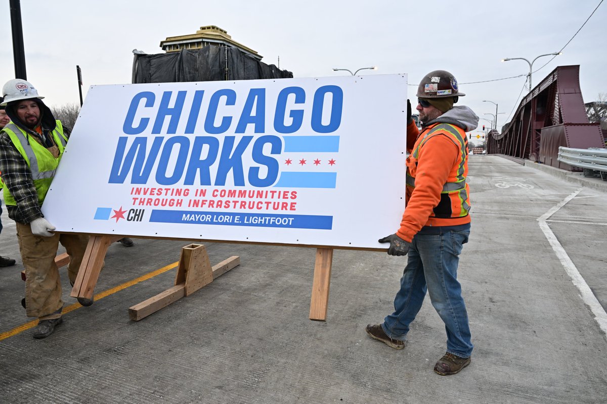ChicagoDOT's tweet photo. Webster Avenue Bridge is officially reopened! Today Commissioner Biagi joined @AldermanHopkins & @ward32chicago to celebrate the completion of the full rehabilitation of this 106-year-old bridge and its surrounding infrastructure – funded by @chicagosmayor #ChicagoWorks plan. https://t.co/INSnpNeE8i