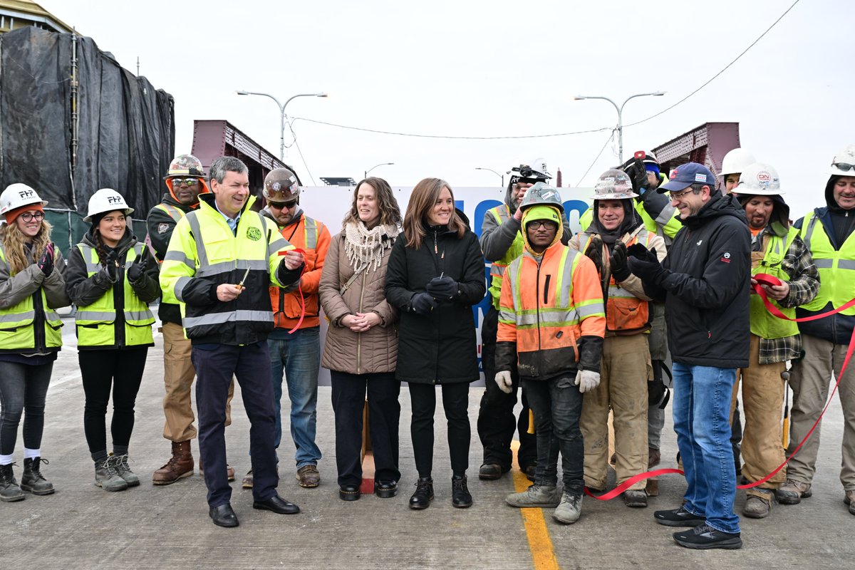 ChicagoDOT's tweet photo. Webster Avenue Bridge is officially reopened! Today Commissioner Biagi joined @AldermanHopkins & @ward32chicago to celebrate the completion of the full rehabilitation of this 106-year-old bridge and its surrounding infrastructure – funded by @chicagosmayor #ChicagoWorks plan. https://t.co/INSnpNeE8i