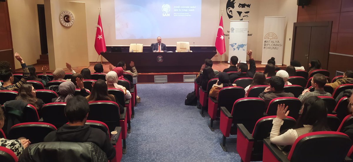 SAM_MFA's tweet photo. Ankara Sosyal Bilimler Üniversitesi'nden öğrenci arkadaşlarımızı Bakanlığımızda konuk ettik. SAM faaliyetleri, Bakanlığımızdaki kariyer ve staj imkanları, Antalya Diplomasi Forumu ve diplomasi üzerine keyifli bir söyleşi gerçekleştirdik. https://t.co/WsoVMmn2xE
