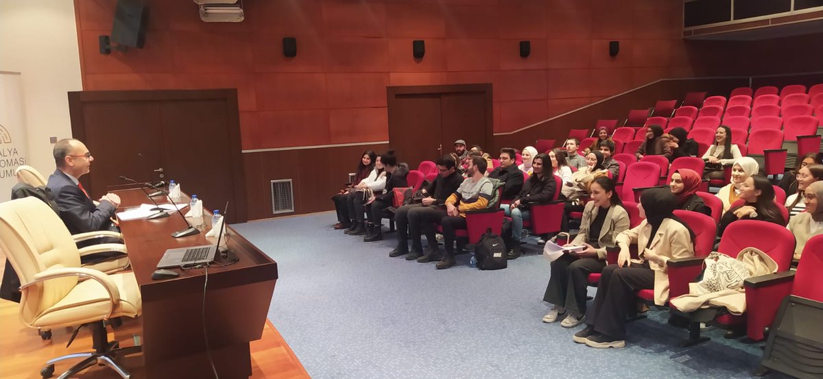 SAM_MFA's tweet photo. Ankara Sosyal Bilimler Üniversitesi'nden öğrenci arkadaşlarımızı Bakanlığımızda konuk ettik. SAM faaliyetleri, Bakanlığımızdaki kariyer ve staj imkanları, Antalya Diplomasi Forumu ve diplomasi üzerine keyifli bir söyleşi gerçekleştirdik. https://t.co/WsoVMmn2xE