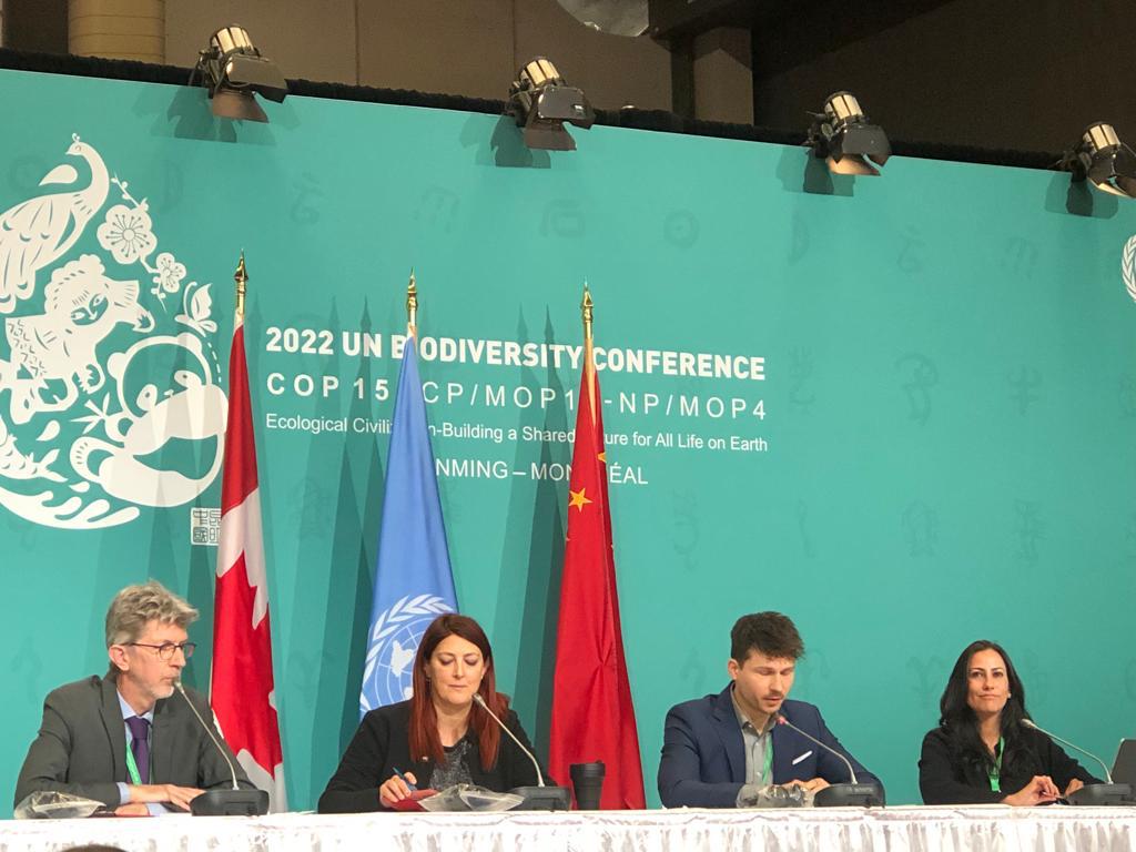 luciaruizb's tweet photo. Pero lo más importante fue ser parte del GRAN equipo @WWF_LAC que brilló por su unidad y liderazgo: mujeres y hombres comprometidos con la agenda de biodiversidad y que estamos caminando de la mano para lograr grandes cambios en nuestra región 🙌
Aquí en conferencia de prensa... https://t.co/gfVDGj3O8o