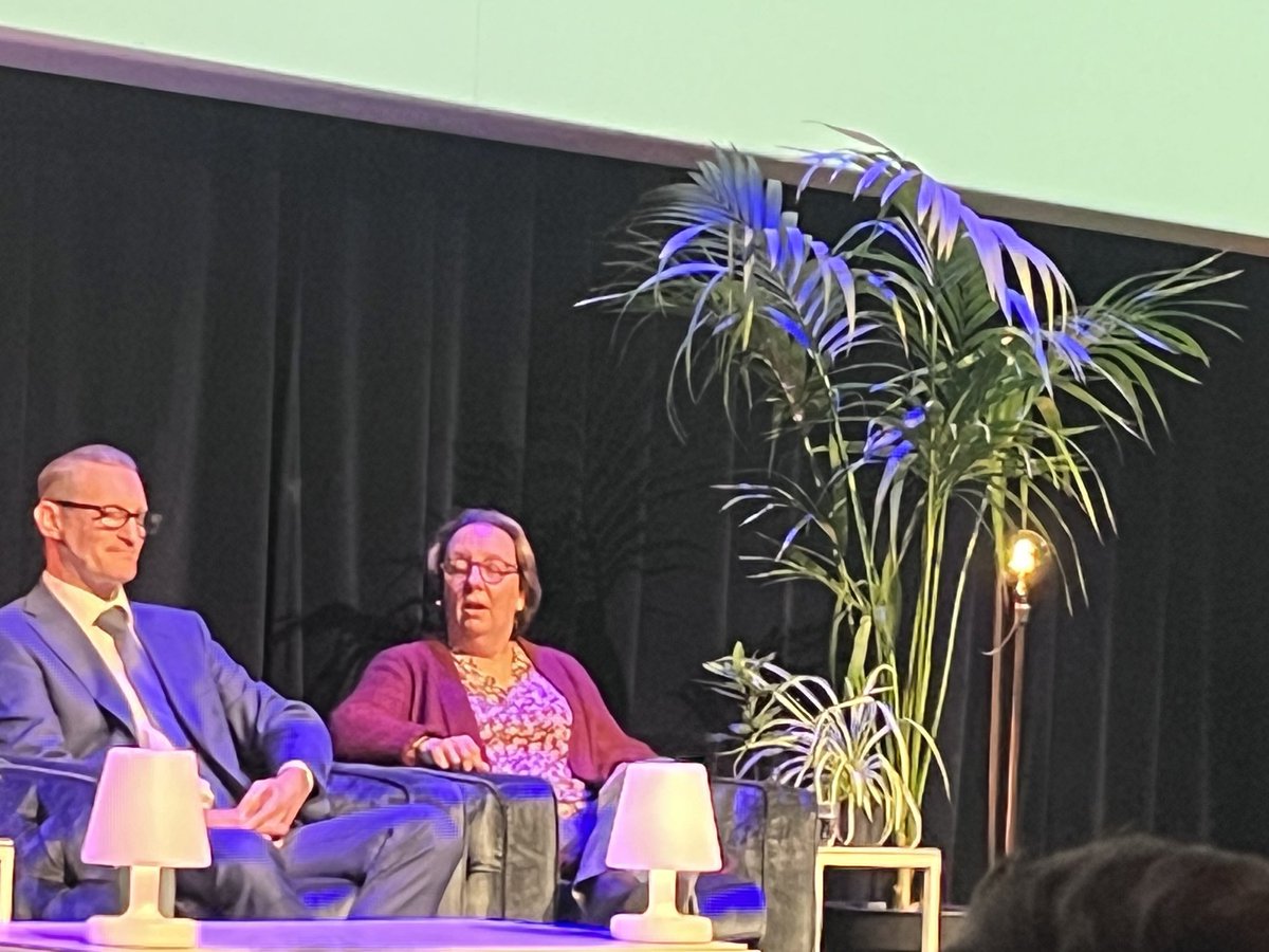 La réutilisation est un des piliers de la politique durable en matière d’emballage de ⁦<a href="/Danone_Be/">Danone_Belgium</a>⁩. ⁦<a href="/Nath_1972/">Nathalie Guillaume</a>⁩ annonce que Danone a signé le Green Deal Anders Verpakt et fait appel à des idées à tester en Belgique.