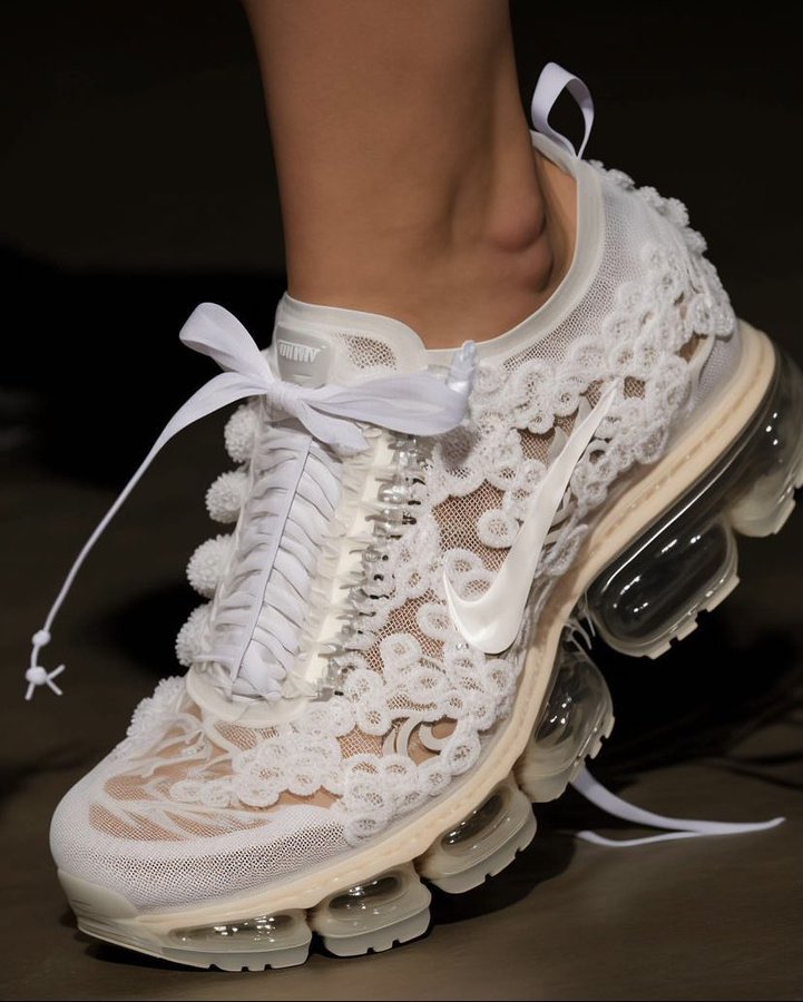 error competencia cuenta Athleisure Meets Wedding Glam: Fashion Lovers Share Thoughts on Nike's  Bridal Sneakers - Legit.ng