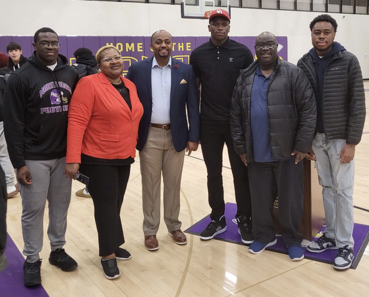 Coach Leon Douglas tweet media