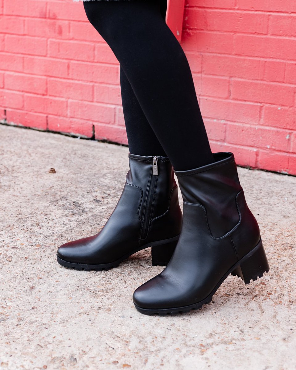 Winter ready boots 🤝 waterproof #vegan leather #Holiday in style with boots that offer it all. #VionicShoes #WinterBoots SHOP WATERPROOF - bit.ly/VionicWaterpro…