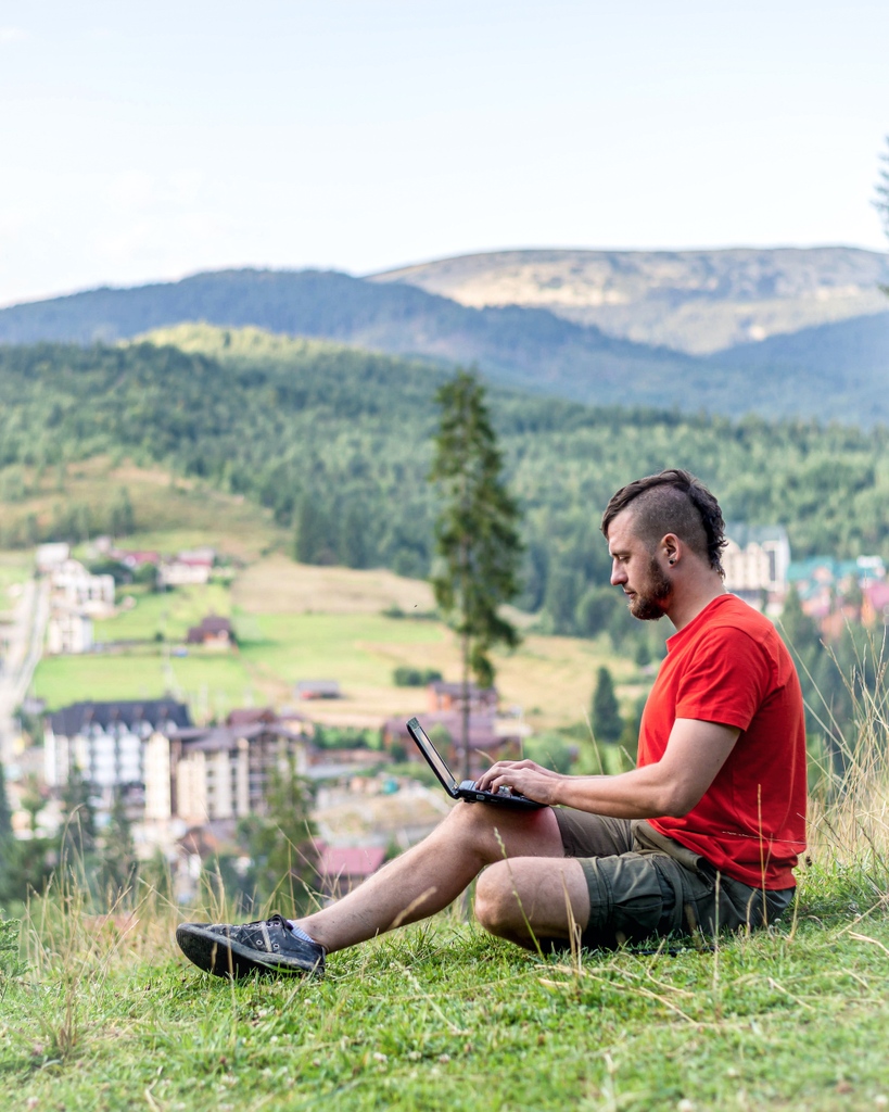 Most people don’t read their email anymore. 

They skim a few from their inbox at hyper-speed and delete the rest. 

But when you write email that is compelling, you can actually say a lot less and people will hear a lot more.

Get the free guide: sure.marketing/write-compelli…