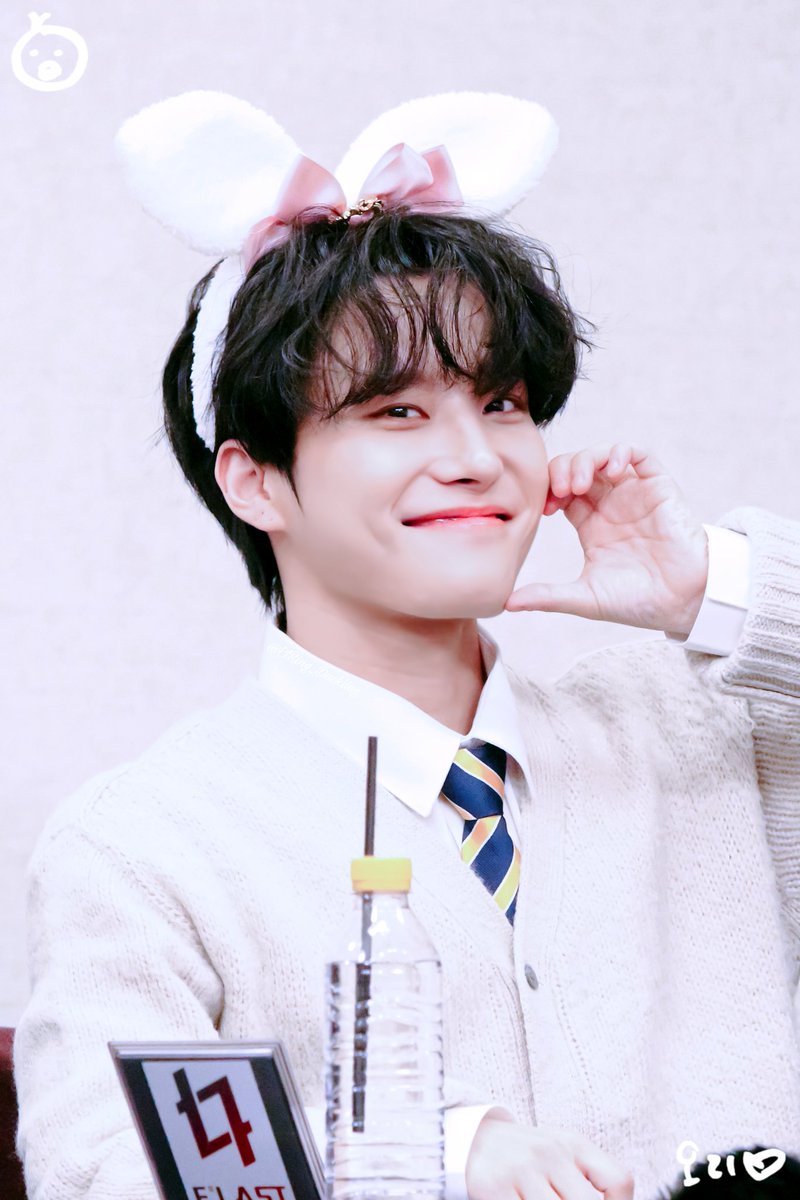 ElRingDuckling's tweet photo. 221217 점프업 시그 대면 팬싸인회

먀.

#엘라스트 #ELAST #최인 #CHOIIN https://t.co/UIV40uyaO6