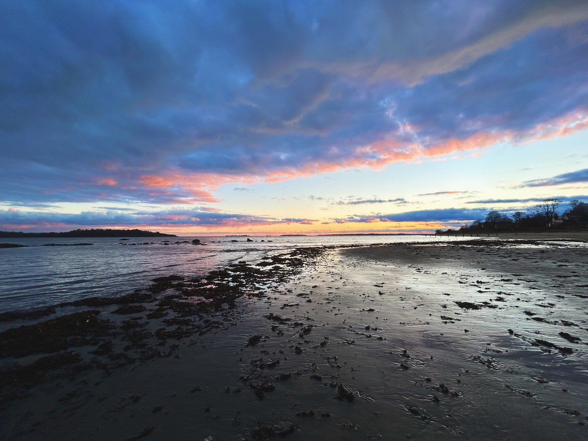 OliviaPawlyk's tweet photo. Missed East Coast sunsets π
#beverly #massachusetts #singingbeach #eastcoast https://t.co/Nf6eY8OmpE
