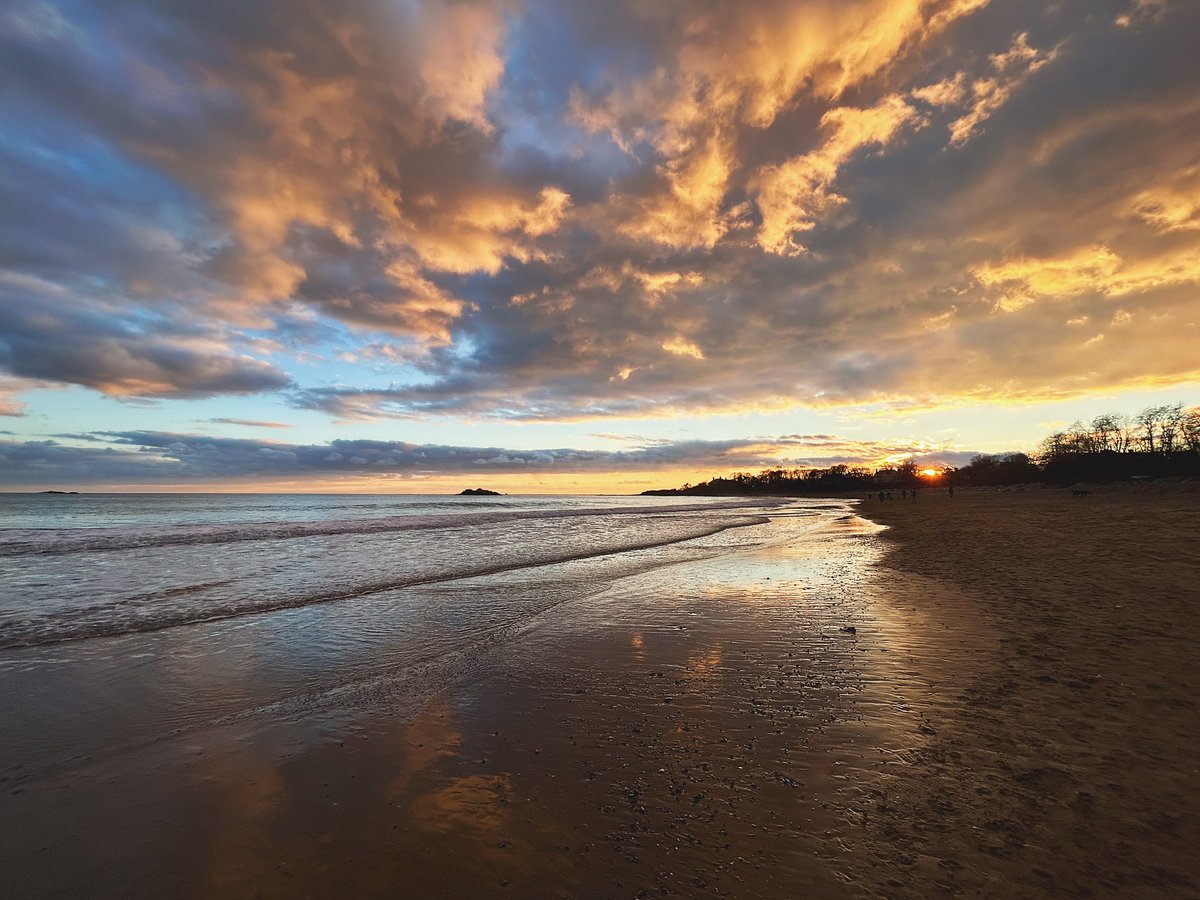OliviaPawlyk's tweet photo. Missed East Coast sunsets π
#beverly #massachusetts #singingbeach #eastcoast https://t.co/Nf6eY8OmpE