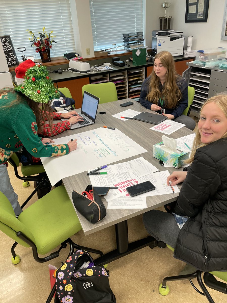 deca_parkview's tweet photo. Marketing 2 students brainstorming new products for slug slime! Believe it or not some of these sound like great ideas! 🤩 #beparkview #spscte https://t.co/cnuj3yZame