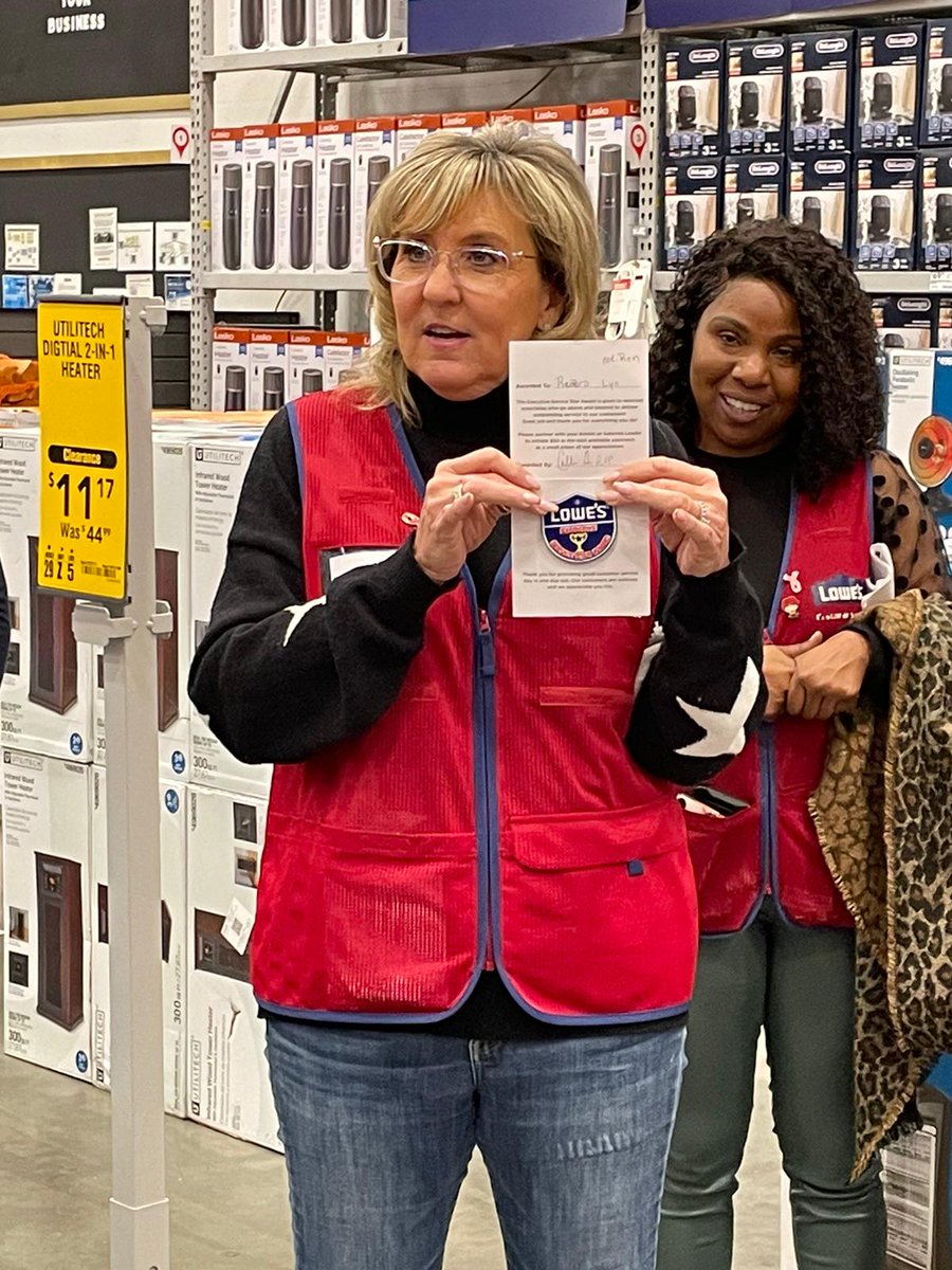 BurnettTreacy's tweet photo. Great holiday🎄🎄visit from our Regional Team along with some associate recognition. 🥳🥳
@cag315 @michaelO1366 @shakiramiley4 @GeorgeArias_HR @JoeyMartino1366 @JoseSwayzeSoto https://t.co/3emqXPdlb7