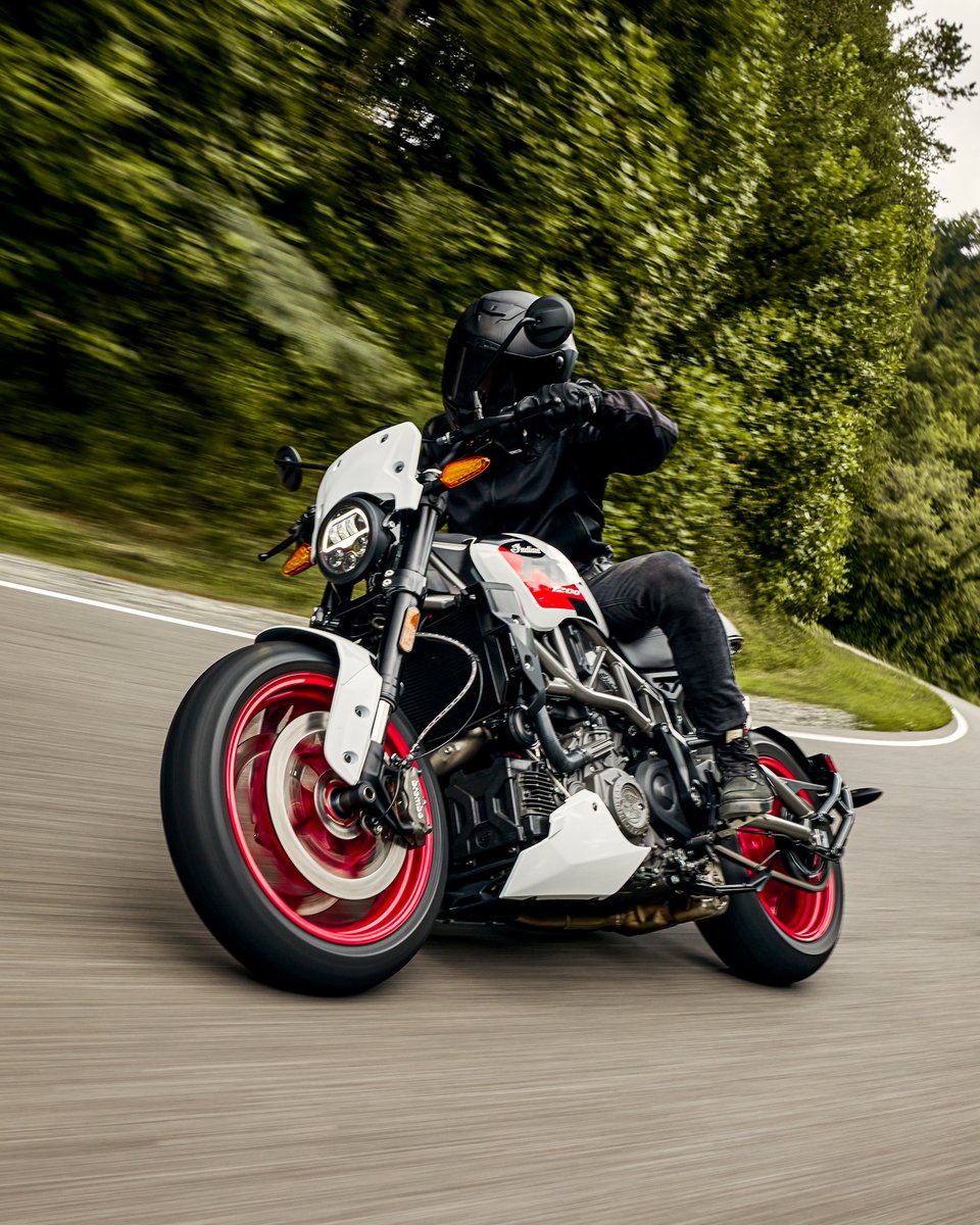 Unlike any other naked bike on the market, and inspired by our flat track roots, the #FTRSport proves that modern American performance is alive and well.

#indianmotorcycle