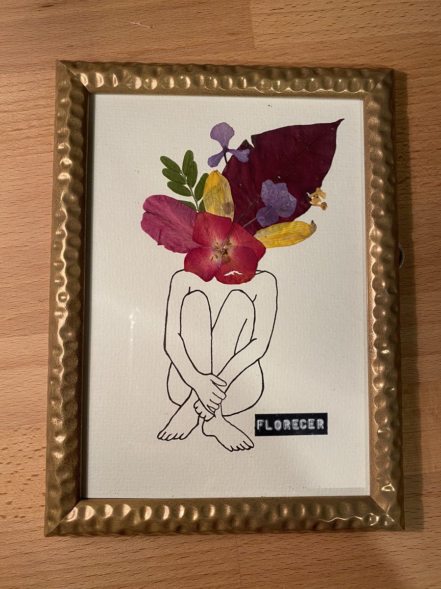 EviCamp's tweet photo. @kansaita_ Hola!! Hago pendientes de resina y cuadros de flores prensadas entre otras cosas! También Hadas waldorf de lana mi cuenta de Instagram  es @maisapo.shop https://t.co/hcmjoCmnWI
