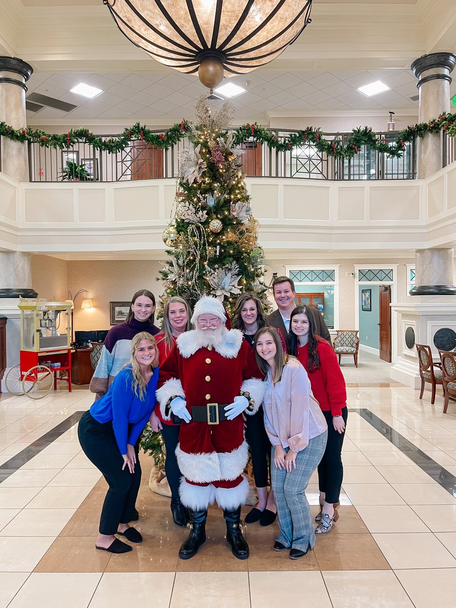 TheUncommonBank's tweet photo. It’s the most wonderful time of the year around LNB!
Thank you to everyone who joined us at our Christmas Open House! We loved seeing all of you! https://t.co/7cQEnKHOTI