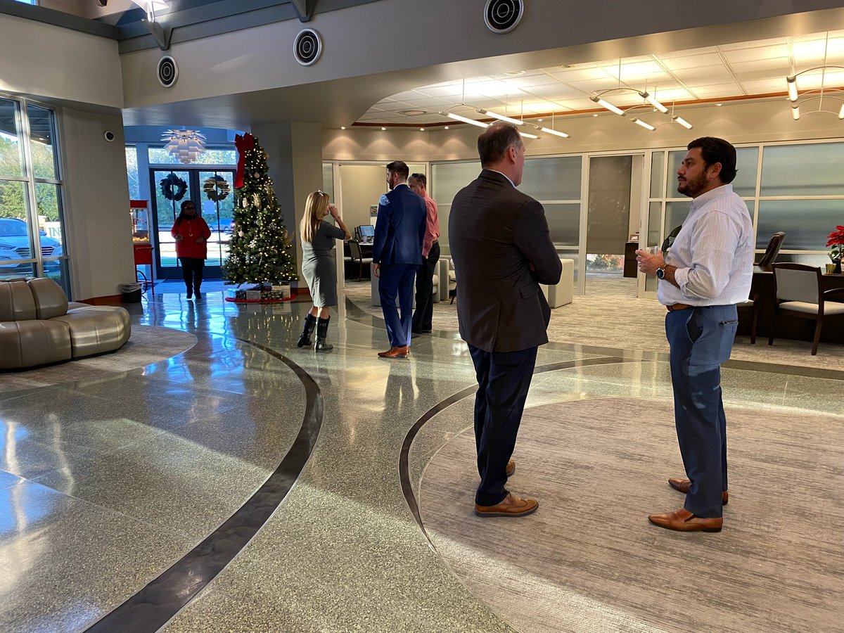 TheUncommonBank's tweet photo. It’s the most wonderful time of the year around LNB!
Thank you to everyone who joined us at our Christmas Open House! We loved seeing all of you! https://t.co/7cQEnKHOTI