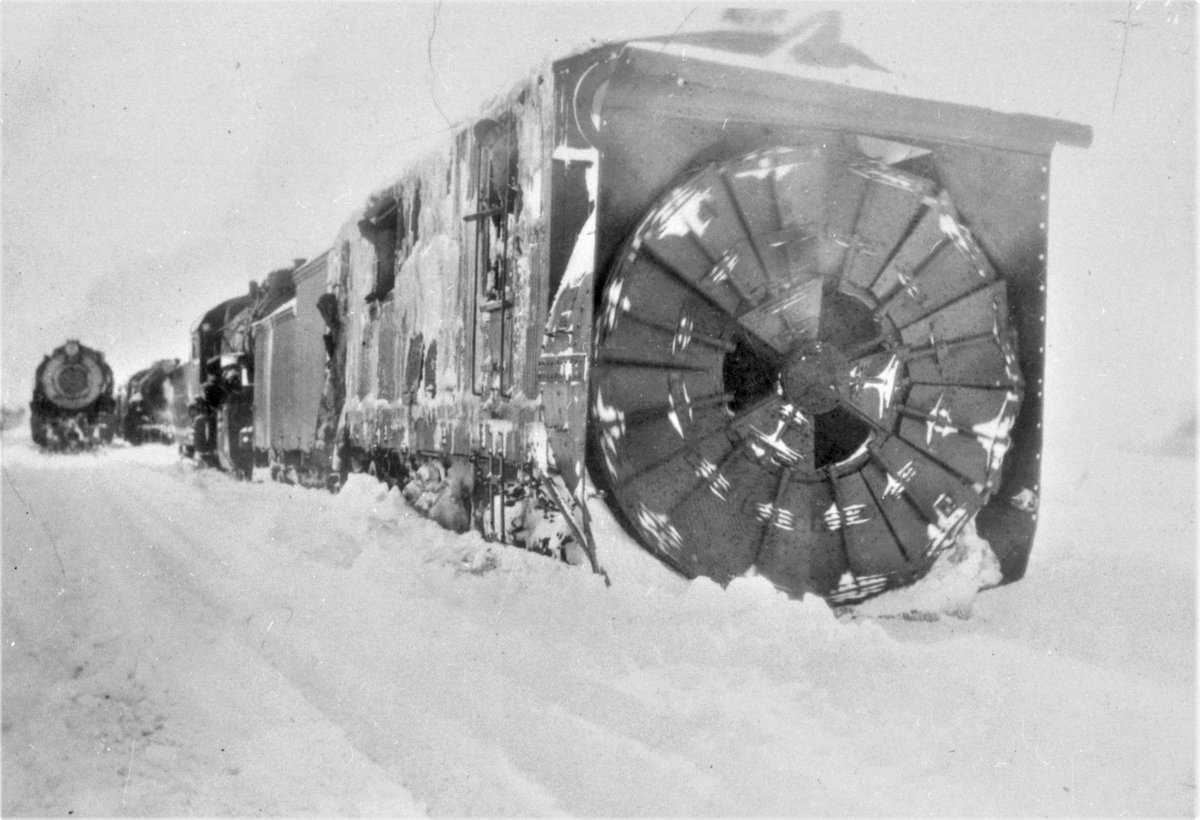 steamtownnhs's tweet photo. Happy #Firstdayofwinter! Today, we look at a unique piece of the Steamtown collection: Rotary Snow Plow No. 193, built in 1898 for the Long Island Railroad. These plows were built to throw large amounts of snow, usually up to 60 feet off the tracks. #Winterrailroading #Snowplow https://t.co/qVcvYFVFD5