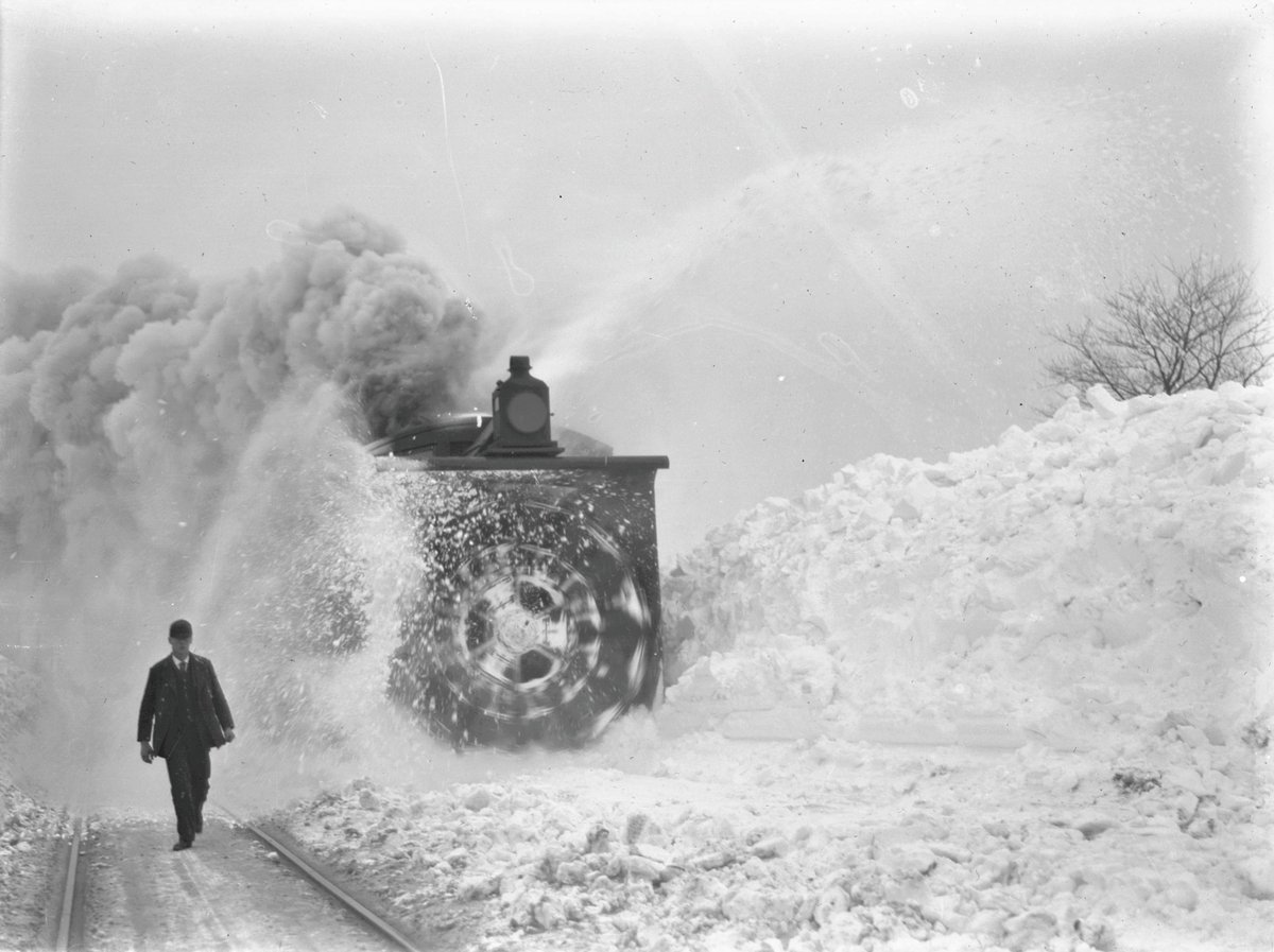 steamtownnhs's tweet photo. Happy #Firstdayofwinter! Today, we look at a unique piece of the Steamtown collection: Rotary Snow Plow No. 193, built in 1898 for the Long Island Railroad. These plows were built to throw large amounts of snow, usually up to 60 feet off the tracks. #Winterrailroading #Snowplow https://t.co/qVcvYFVFD5
