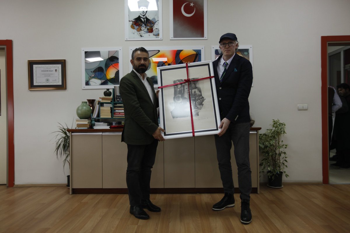 gsf_kou's tweet photo. Kocaeli Büyükşehir Belediyesi Gençlik ve Spor Hizmetleri Daire Başkanı ��emsettin Yıldırım ve Gençlik Hizmetleri Şube Müdürü Fatih Dizdar, 20 Aralık 2022 Salı günü dekanlığımızı ziyaret etti. @kou92official  @kocaelibld https://t.co/TxibEuOKGp