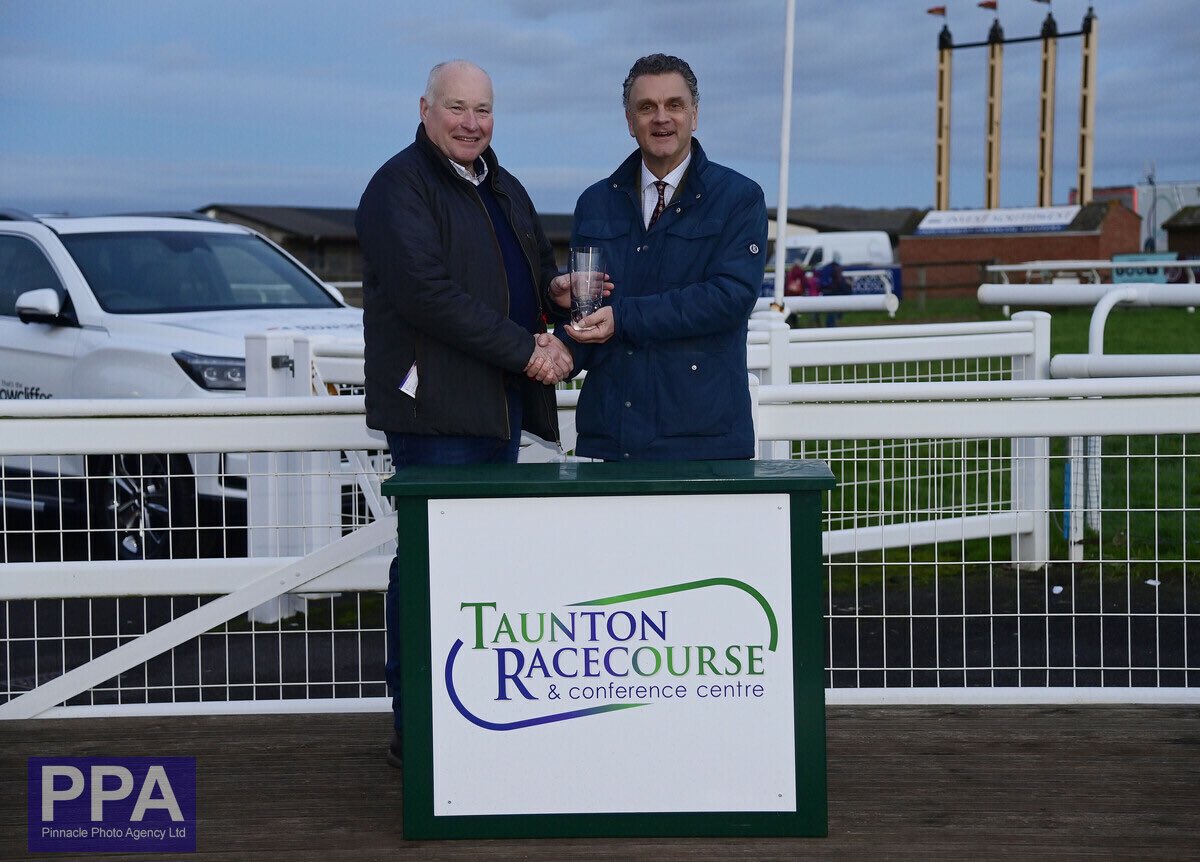 Race 7 Winner, @TauntonRacing, TURNAWAY ridden by @bridgeandrews @DSkeltonRacing @wmnsport @somlivesport @HiggsonHorses @WMNHorses