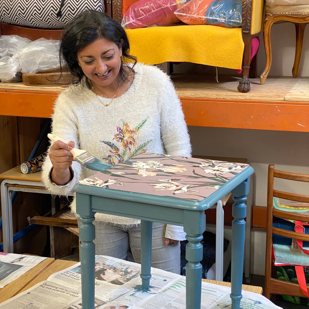 schoolofstuff's tweet image. Sarah-Jane Jacovou will share her trade secrets on our Furniture Upcycling course in Feb. You’ll take home a lovely table which shows off your careful selection of pattern &amp;amp; colour. ⁠
Need a last minute gift? Ideal for a furniture enthusiast. ⁠

theschoolofstuff.co.uk/courses/furnit…