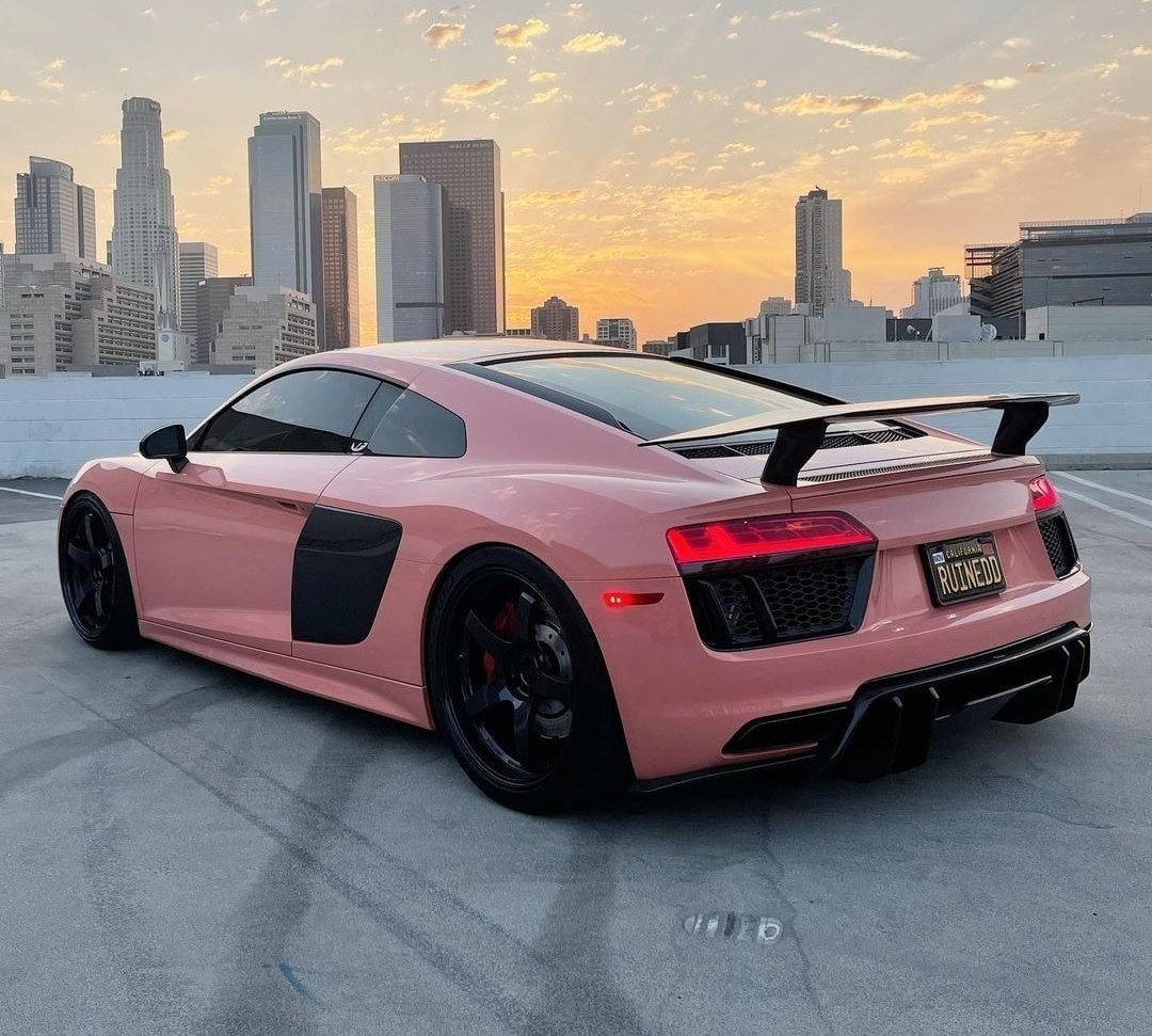 Pink Audi R8 💯