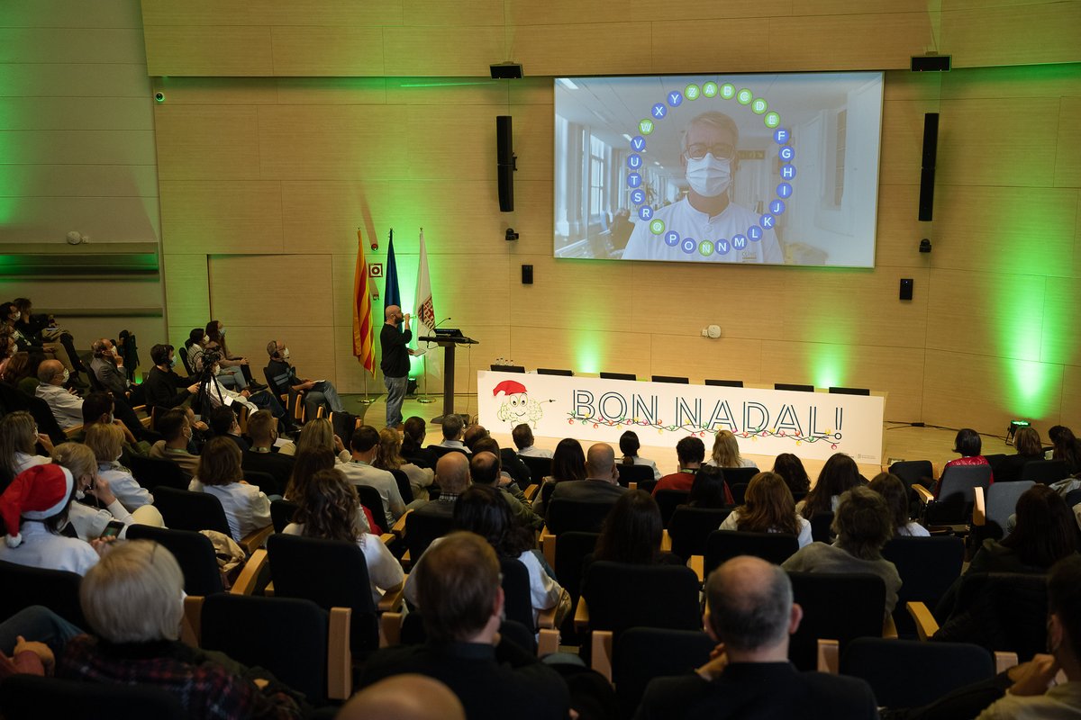 hospitalclinic's tweet photo. 🎅 Avui hem fet l’acte de Nadal del #CLÍNIC amb humor, concursos, premis, música, un repàs del més destacat del 2022 que ha presentat @patrickurbanor. 

❤️ Gràcies a tots els que ho heu fet possible.

🎄 Que passeu molt bones festes!

#SomCLÍNIC https://t.co/V7HHII4S7e