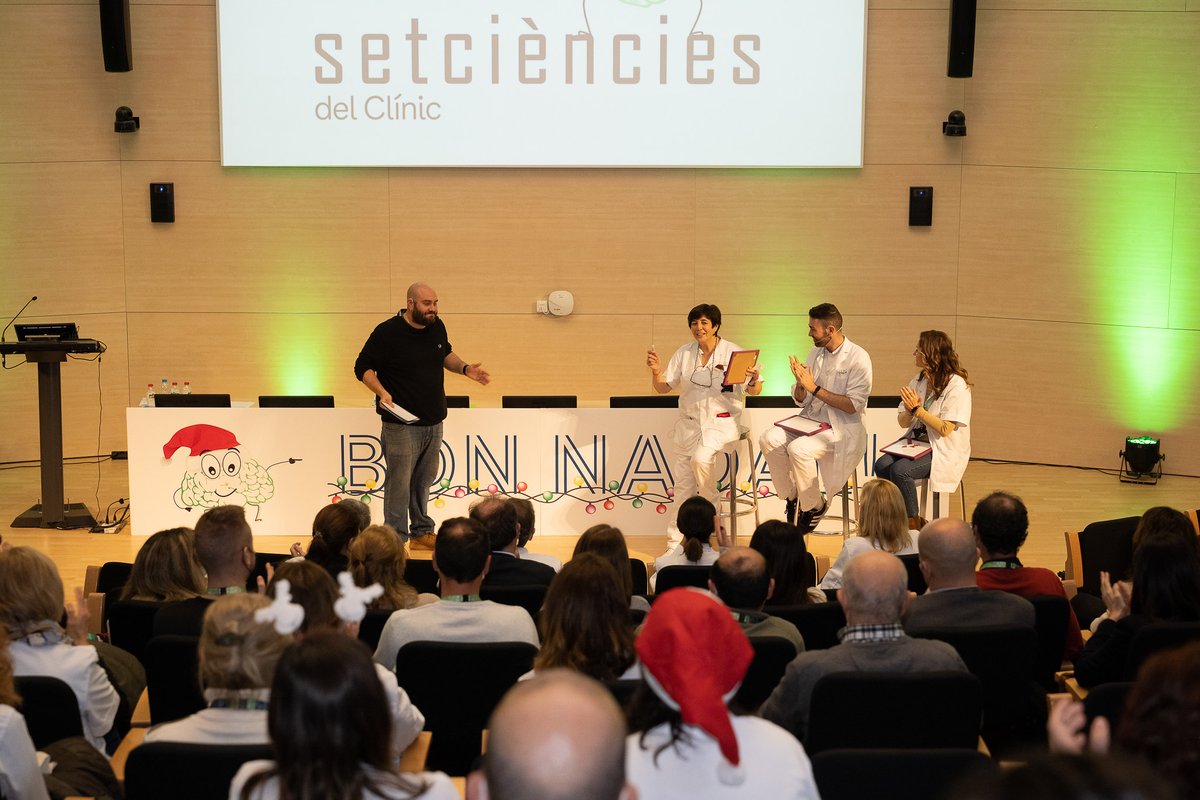 hospitalclinic's tweet photo. 🎅 Avui hem fet l’acte de Nadal del #CLÍNIC amb humor, concursos, premis, música, un repàs del més destacat del 2022 que ha presentat @patrickurbanor. 

❤️ Gràcies a tots els que ho heu fet possible.

🎄 Que passeu molt bones festes!

#SomCLÍNIC https://t.co/V7HHII4S7e