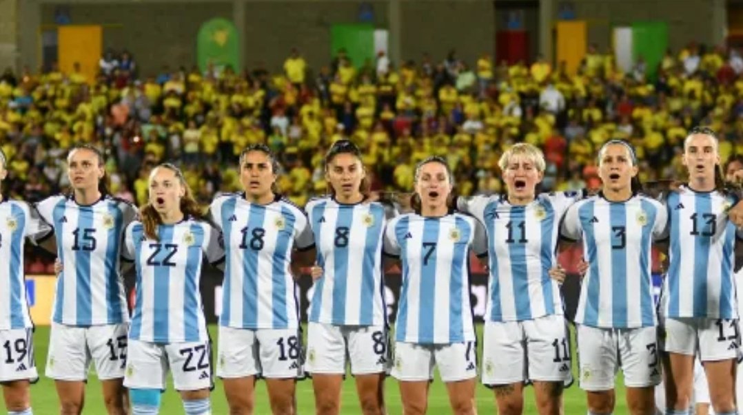 natumader's tweet photo. Ahora que terminó el Mundial y que SOMOS CAMPEONES OTRA VEZ, agenden:
🗓 20/Julio/2023 arranca el Mundial femenino

Obvio que la historia y el recorrido de la Selección Femenina es muy distinto pero esas jugadoras también son argentinas y merecen que las alentemos ❤ https://t.co/4V6NJuw7ri