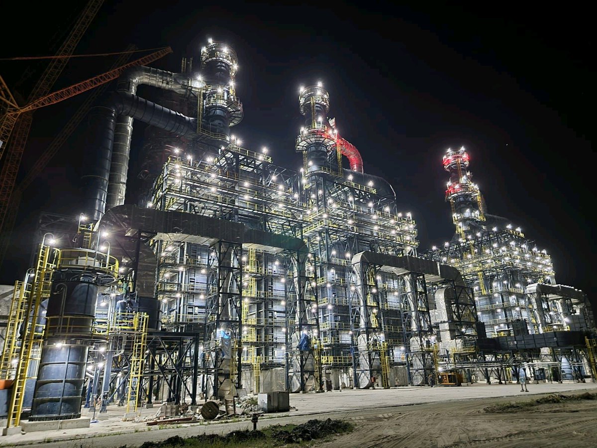 OvieNews's tweet photo. Just 3% of work is left to complete the 650,000bpd Dangote Refinery. The Govt of Ghana said they are waiting for the Dangote Refinery in Nigeria to stabilize their own petroleum sector . https://t.co/PVq32DaZLR