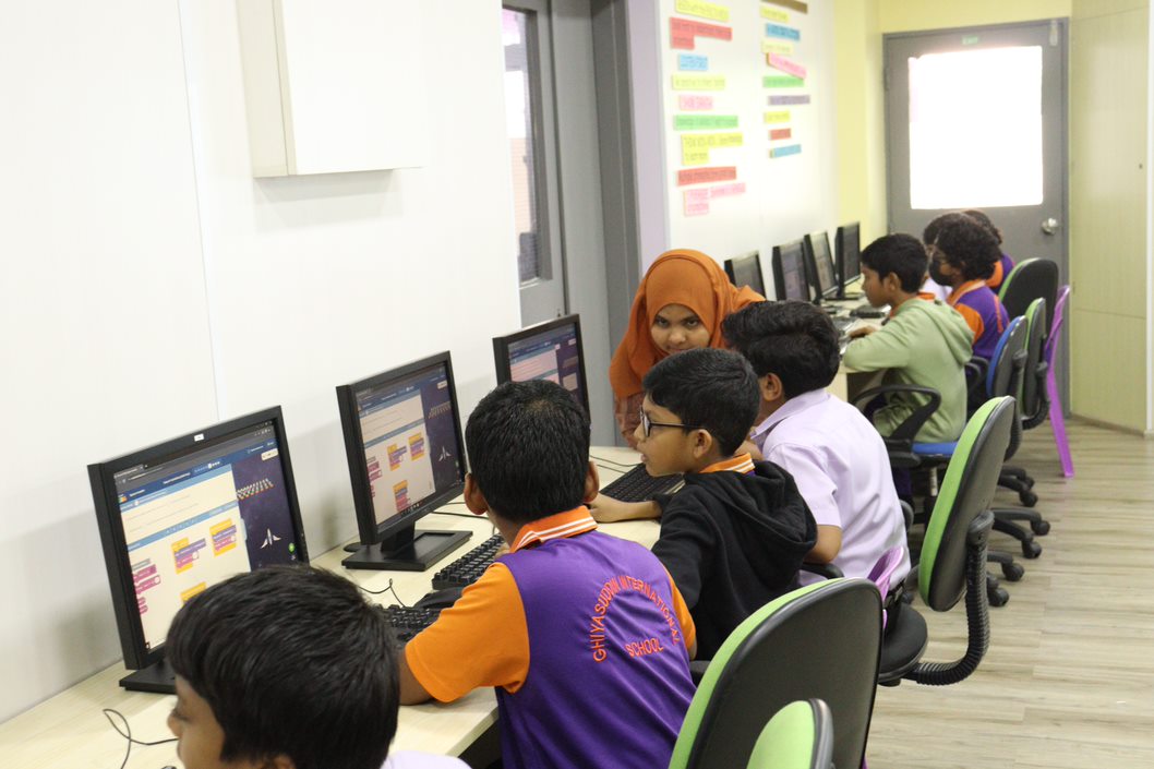 womenintechmv's tweet image. We had amazing #HourOfCode sessions hosted by @GhiyasuddinIS for more than 200 students of different grades. The students were excited to learn the foundations of computer science and see the amazing things they can create with coding

#HourOfCodeMV

@Dhiraagu @MoEdumv @codeorg