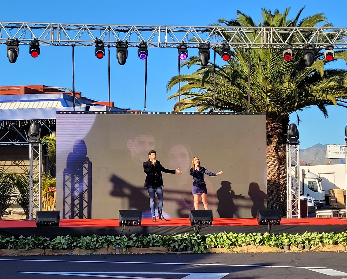 mirametvcom's tweet photo. Nos dejan con los pelos de punta con sus voces 🧡 Miriam Reyes y Argel Campos nos regalan esta bellísima actuación de nuestra canción de cabecera del #telemaraton #compartirCANARIAS 
(@MReyesMusic y @ArgelCLaVoz) https://t.co/vnGBHiG8lf