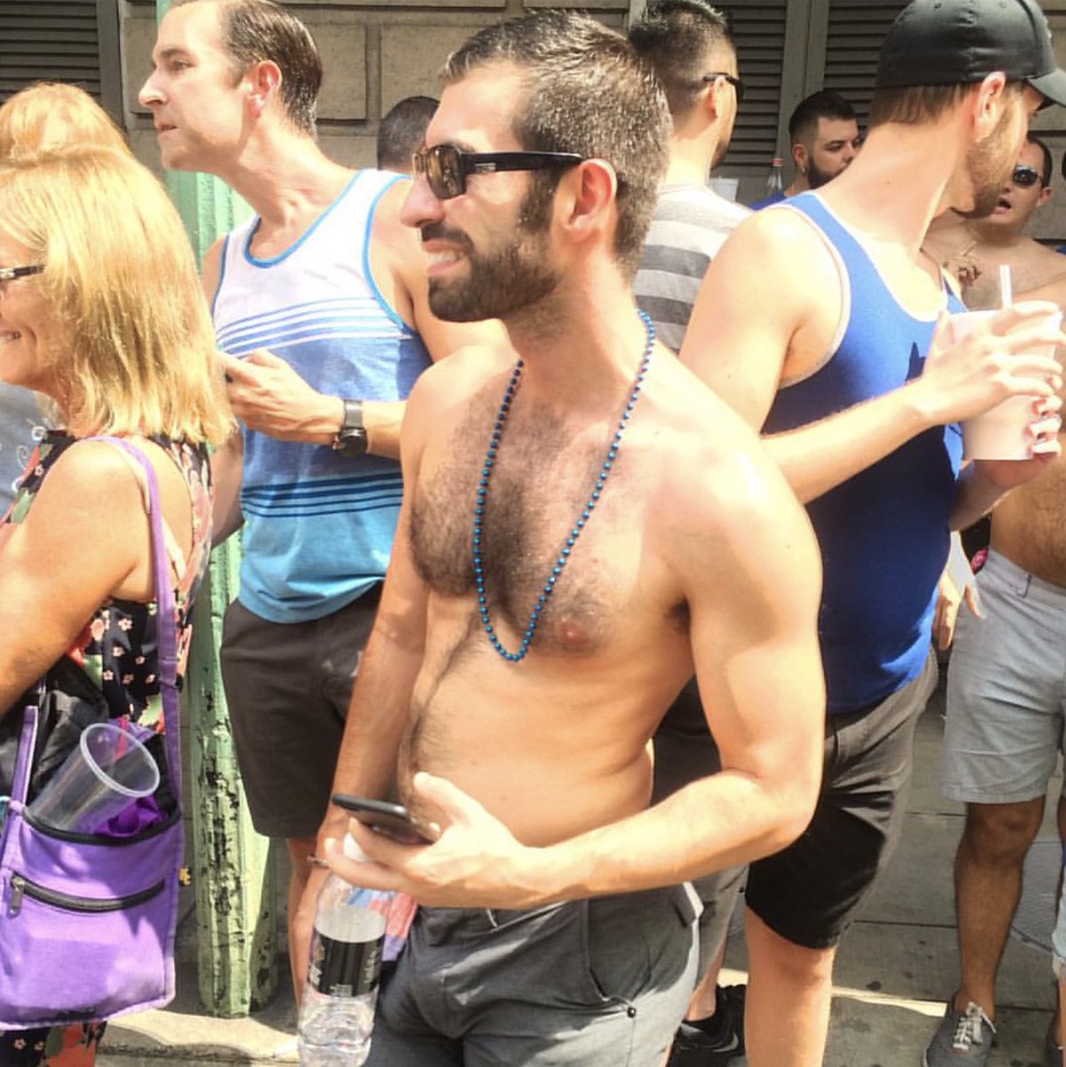bottombasics's tweet photo. At first I noticed the hairy chest—but then looked down and DAMN 🍆
#bottombasics #gay #gayman #leather #folsomstreet #folsomstreetfair #leatherdaddy #bootfetish #harness #leatherharness #fetish #gayfetish #gayleather #gaymen #scruffygay #hairyman #gaydaddy #bulldogharness #woof https://t.co/idVhqcH7f0
