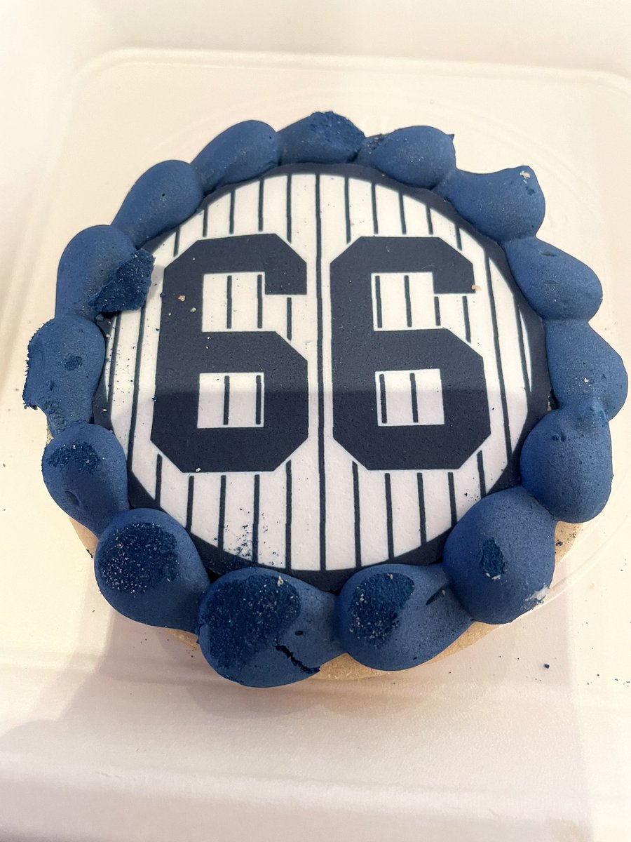 RealMichaelKay's tweet photo. The @Yankees handing out Judge and Higgy cookies after today’s press conference. https://t.co/cqIsAJw2y3