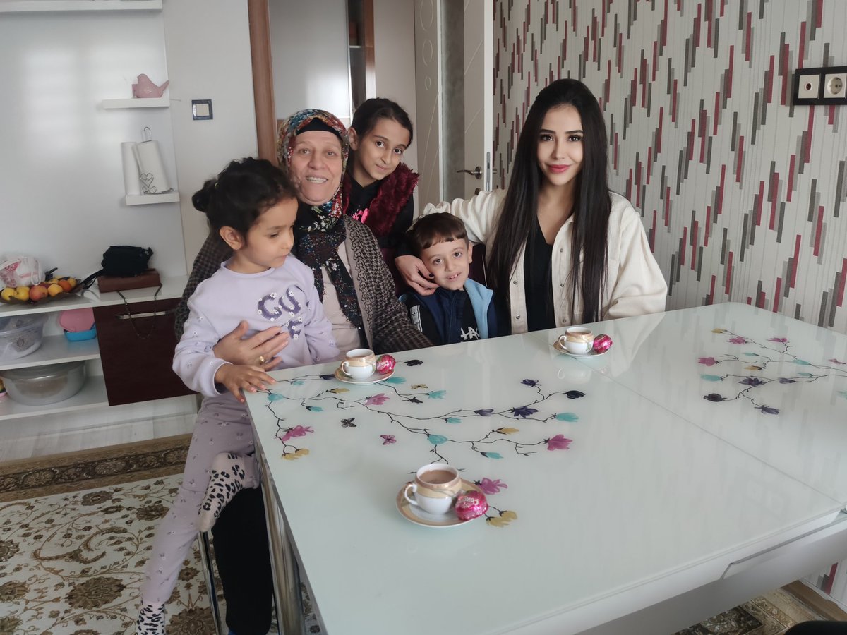 Berivan Aztuzcu (@berivanaztuzcu) on Twitter photo Öğretmen ki gönülleri bağlayan,sevgi tohumları ekendir.Öğretmenlerimiz yeni tohumlar ekmek için ev ziyareti yaptılar.
#öğretmengönülleriBAĞLAR
📍Bağlar Raif Türk İlkokulu
<a href="/BaglarKaymakam/">Bağlar Kaymakamlığı</a>
<a href="/Diyarbakirmem/">Diyarbakır İl Millî Eğitim Müdürlüğü</a>
<a href="/Murat4Kucukali/">Murat Küçükali</a>
<a href="/BaglarMEM21/">Bağlar İlçe Milli Eğitim Müdürlüğü</a>
<a href="/Mehmet_Bulut21/">Mehmet BULUT</a> Öğretmen ki gönülleri bağlayan,sevgi tohumları ekendir.Öğretmenlerimiz yeni tohumlar ekmek için ev ziyareti yaptılar.
#öğretmengönülleriBAĞLAR
📍Bağlar Raif Türk İlkokulu
<a href="/BaglarKaymakam/">Bağlar Kaymakamlığı</a>
<a href="/Diyarbakirmem/">Diyarbakır İl Millî Eğitim Müdürlüğü</a>
<a href="/Murat4Kucukali/">Murat Küçükali</a>
<a href="/BaglarMEM21/">Bağlar İlçe Milli Eğitim Müdürlüğü</a>
<a href="/Mehmet_Bulut21/">Mehmet BULUT</a>